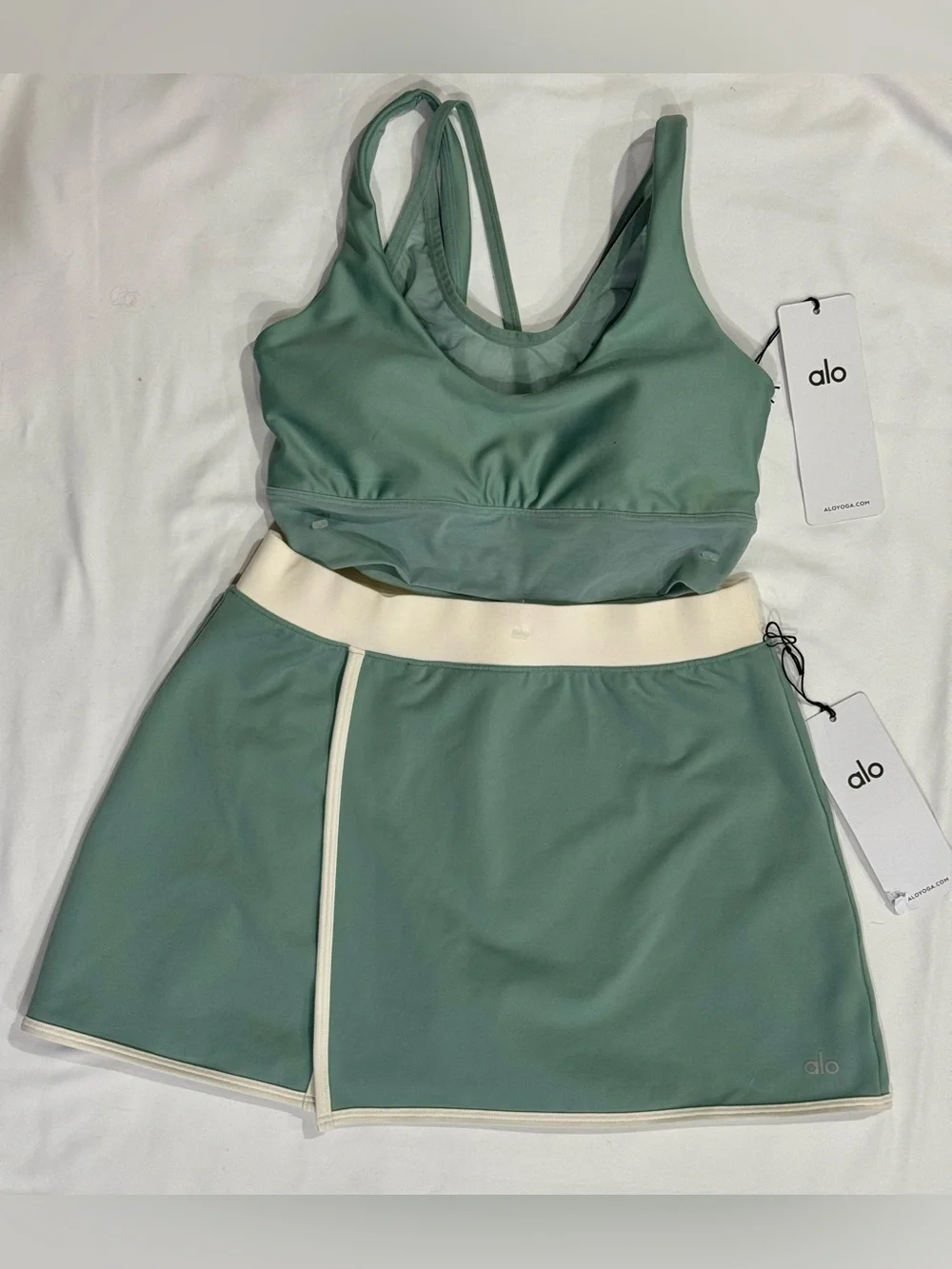 NWT Alo Yoga Airlift Bra Airbrush Streamlined Skirt Set Botanical Green Small